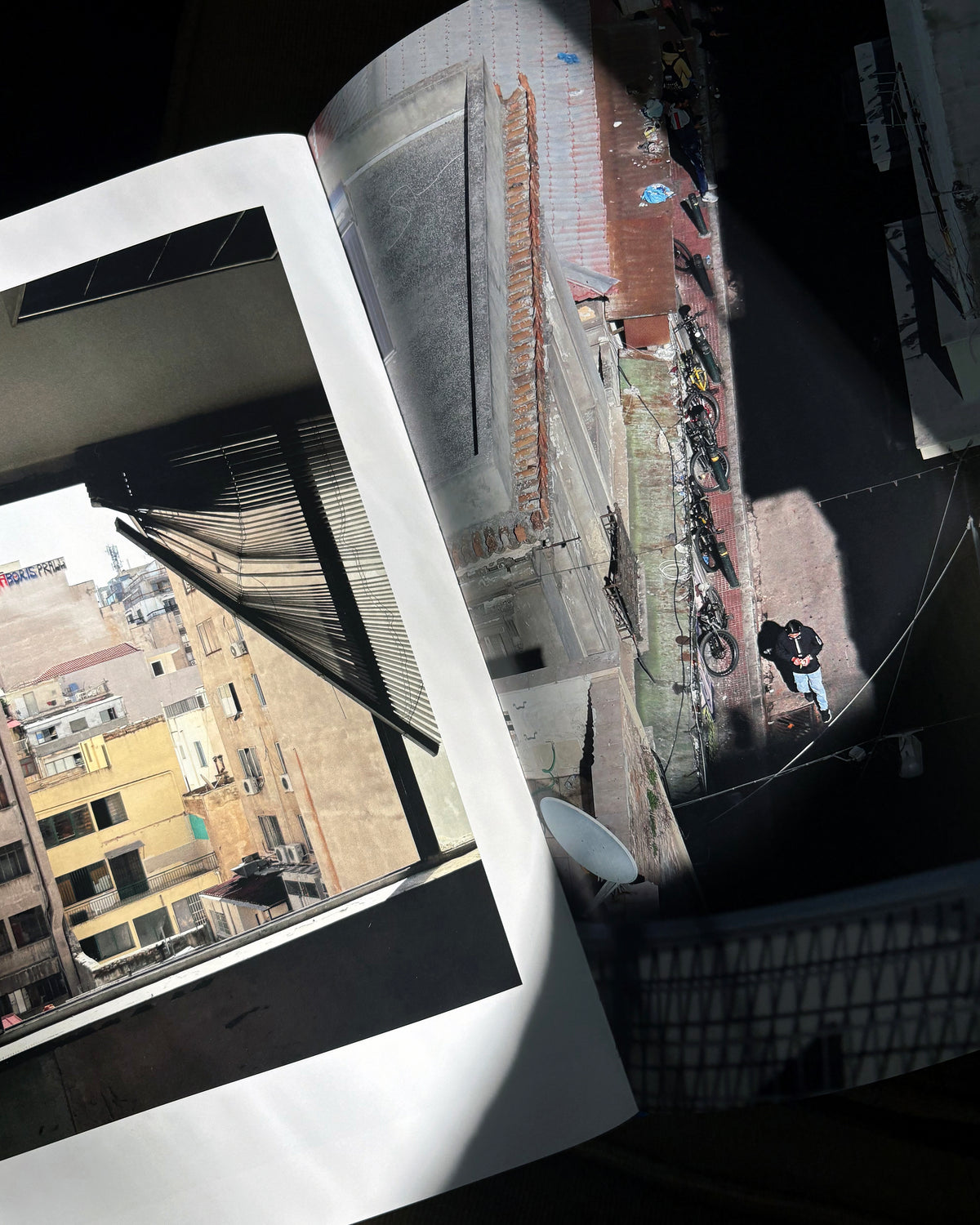 The Fifth Angle (Athina, I Pemptei Opsei) BOOK