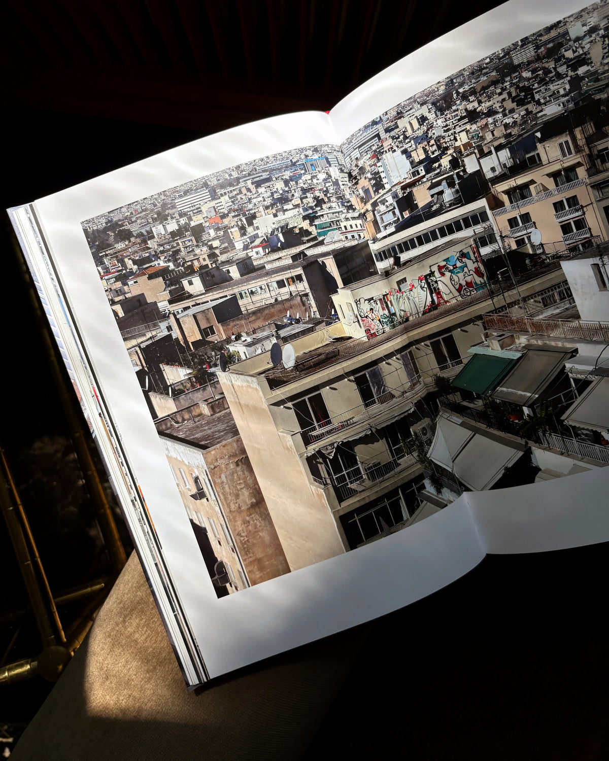 The Fifth Angle (Athina, I Pemptei Opsei) BOOK
